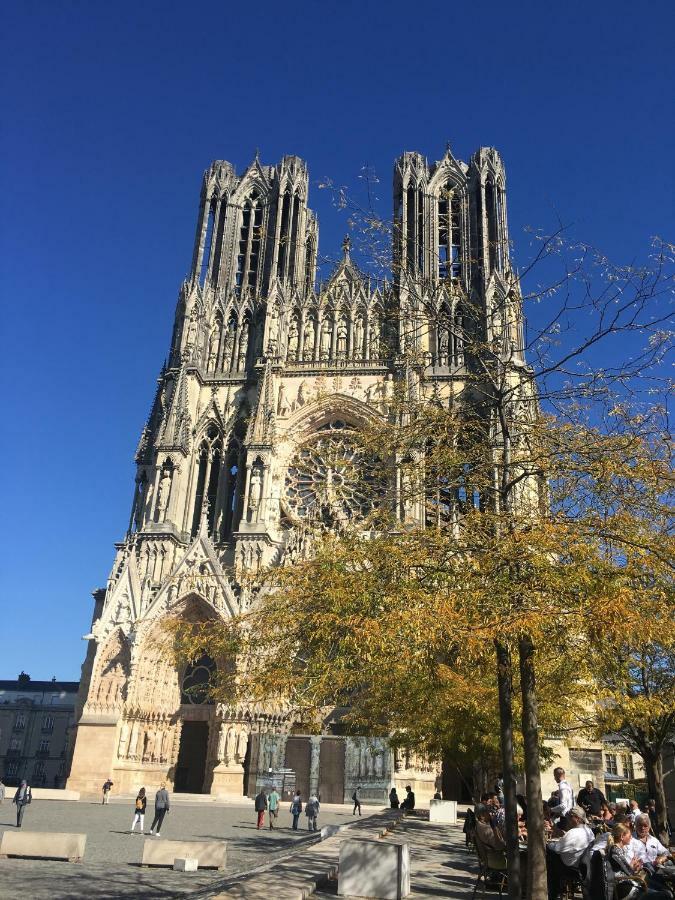 Bedinreims "Burgundy Bottle": Spacious 4-Bedroom Apartment with Free Parking Exterior photo