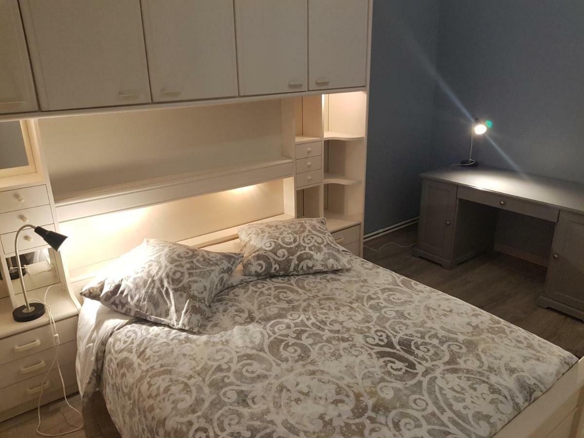 Bedinreims "Burgundy Bottle": Spacious 4-Bedroom Apartment with Free Parking Exterior photo